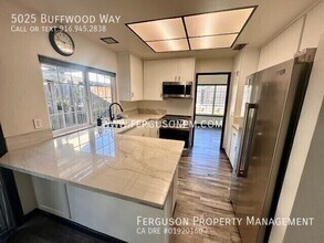 5025 Buffwood Way in Sacramento, CA - Building Photo - Building Photo