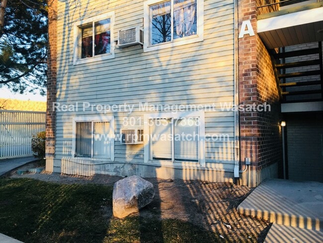 217 Foss St W