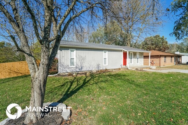 7710 Dominique Dr in Louisville, KY - Foto de edificio - Building Photo