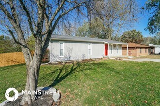 7710 Dominique Dr in Louisville, KY - Building Photo - Building Photo