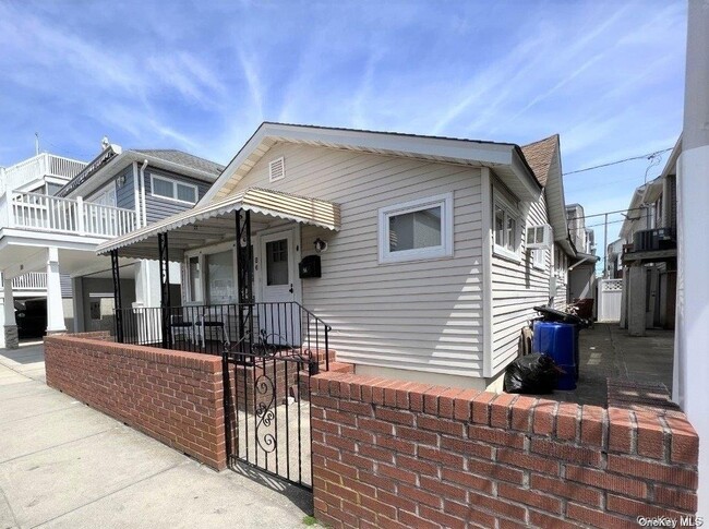 property at 86 Wyoming Ave