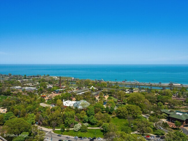 2020 N Lincoln Park W in Chicago, IL - Building Photo - Building Photo