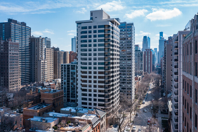 The Warwick in Chicago, IL - Foto de edificio - Building Photo