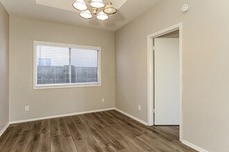 11324 N 82nd Ave in Peoria, AZ - Foto de edificio - Building Photo