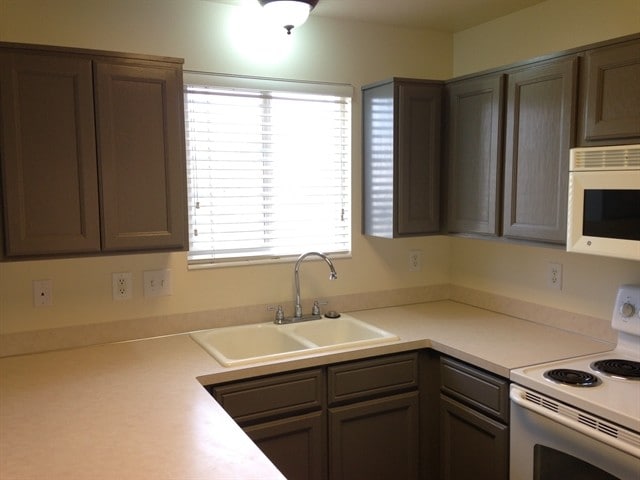 1738 N 2275 W in Clinton, UT - Foto de edificio - Building Photo