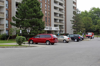 Ross Towers in Brampton, ON - Building Photo - Building Photo