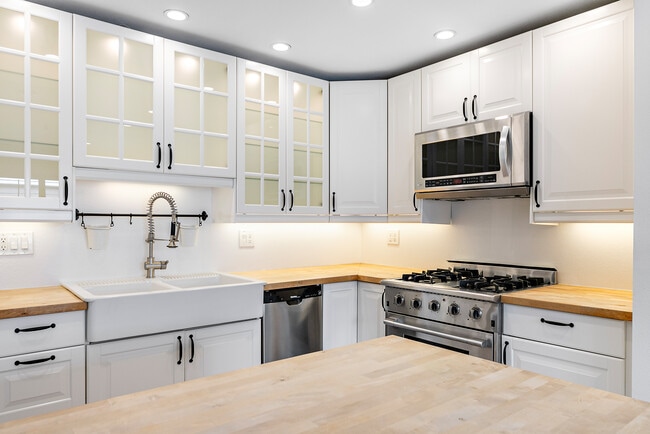property at 1600 Ardmore Ave