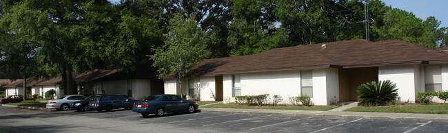 Pine Meadow Apartments in Gainesville, FL - Foto de edificio - Building Photo