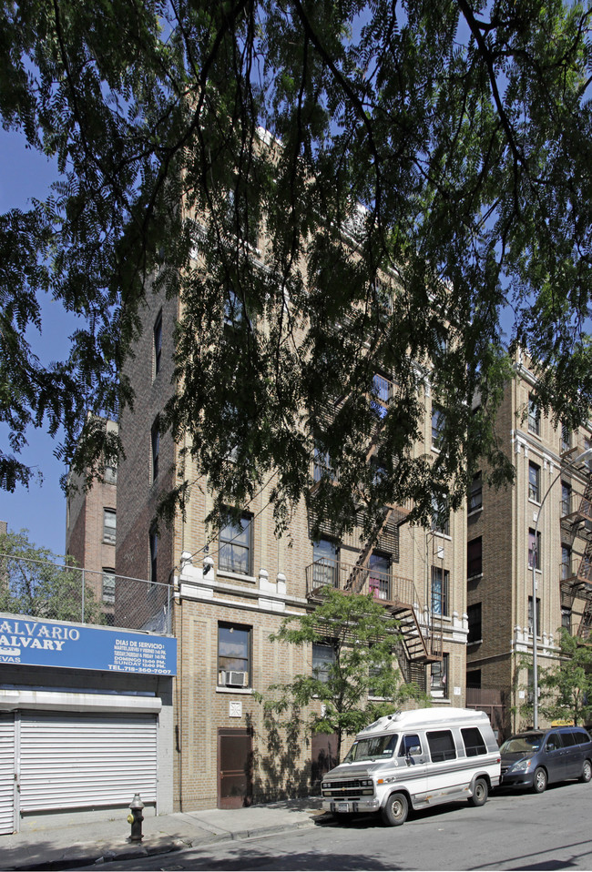 2411 Prospect Ave in Bronx, NY - Foto de edificio - Building Photo