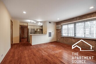 719 W Diversey Pky, Unit 2 in Chicago, IL - Building Photo - Building Photo