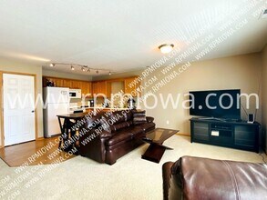 8302 Westown Pkwy in West Des Moines, IA - Building Photo - Building Photo