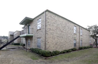 Colonial Hills in Dallas, TX - Building Photo - Building Photo