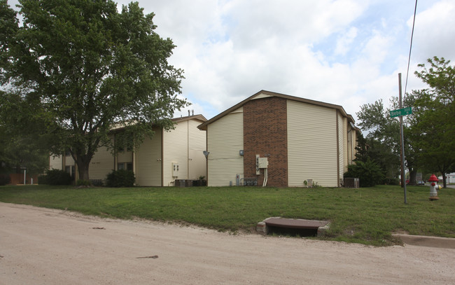 Comfort West Apartments in Wichita, KS - Building Photo - Building Photo