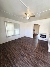 1002 Runnels St, Unit A in Big Spring, TX - Building Photo - Building Photo
