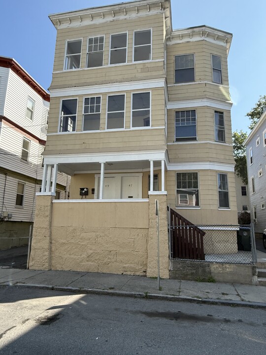 47 Juniper St, Unit 1 in Lawrence, MA - Foto de edificio