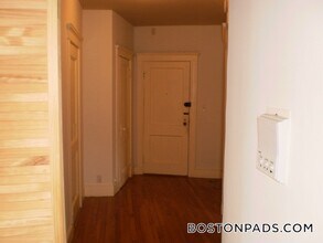 137 Park Dr, Unit 36 in Boston, MA - Foto de edificio - Building Photo