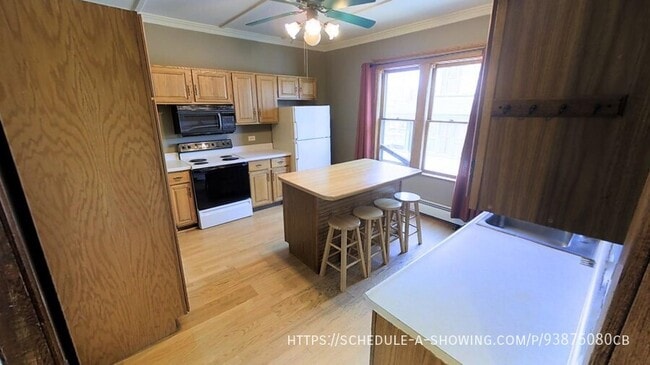 property at 814 N 4th St