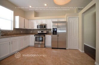 9325 Hunters Park Way in Tampa, FL - Building Photo - Building Photo
