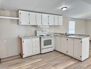 205 W Conyers Ave in Florence, SC - Building Photo - Building Photo