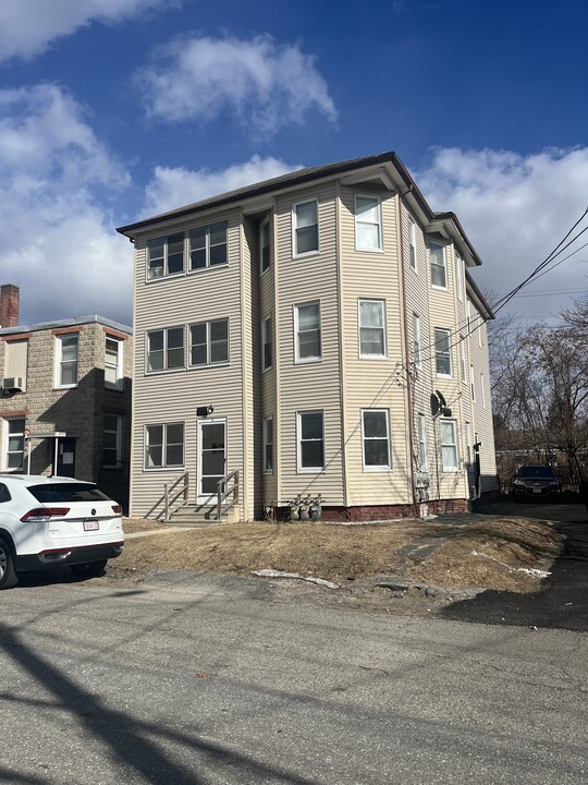 6 Rockdale St, Unit 3 in Worcester, MA - Building Photo