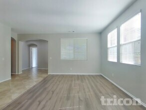 29810 Cottonwood Cove in Menifee, CA - Foto de edificio - Building Photo