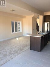 6679 Cropp St in Niagara Falls, ON - Building Photo - Building Photo