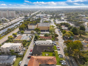 247 N Royal Poinciana Blvd in Miami Springs, FL - Building Photo - Building Photo