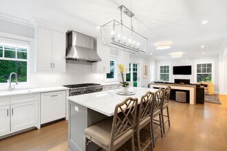 53 Long Meadow Rd in Greenwich, CT - Building Photo - Building Photo