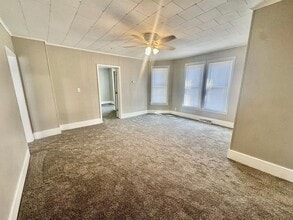 912 N Madison St in Bloomington, IL - Building Photo - Building Photo