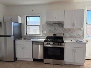 2175 48th St, Unit Apt # 2 in Astoria, NY - Building Photo - Building Photo