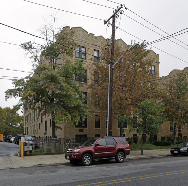 Berry Gardens III & IV in Jersey City, NJ - Building Photo - Building Photo