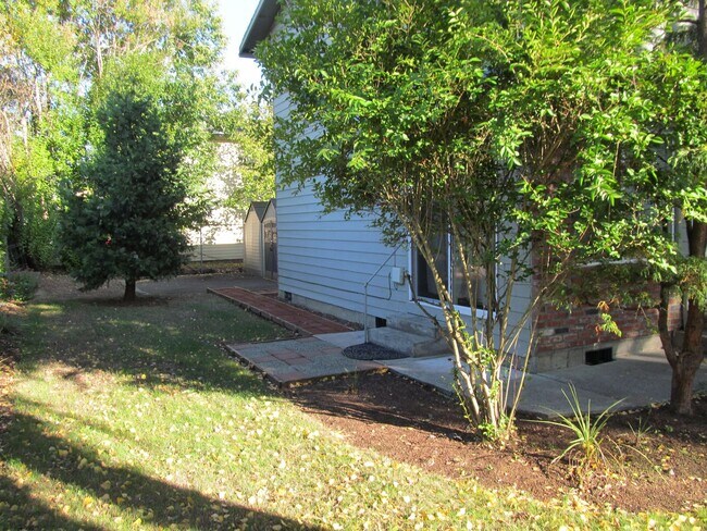 3510-3512 SE 71st Ave-Unit -3510 in Portland, OR - Building Photo - Building Photo