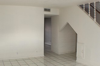 2091 Sycamore Ave-Unit -2/middle in Pahrump, NV - Building Photo - Building Photo