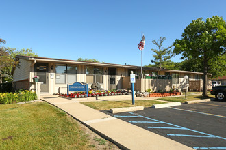 Foxton Apartments in Monroe, MI - Foto de edificio - Building Photo