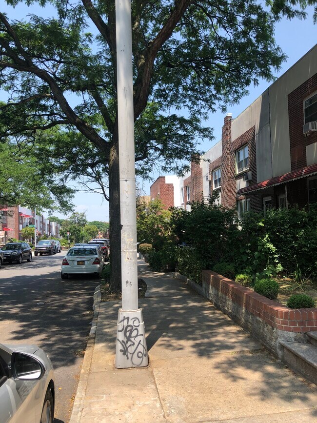 5291 79th St in Elmhurst, NY - Building Photo - Building Photo