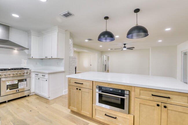 property at 2519 Parana Dr