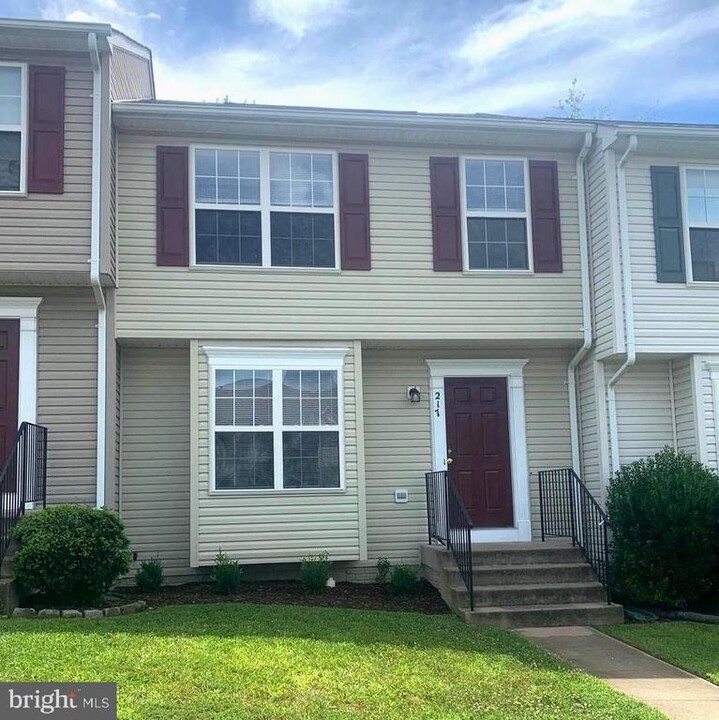 217 Merrill Ct in Stafford, VA - Building Photo