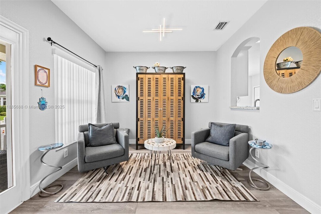10541 NW 56th Pl in Coral Springs, FL - Building Photo