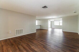 7105 Sonata Dr in Port Richey, FL - Building Photo - Building Photo