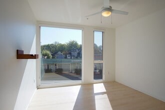 1475 SE 15th Ave in Portland, OR - Building Photo - Building Photo