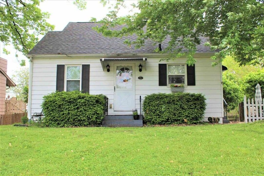 2369 34th St in Moline, IL - Foto de edificio