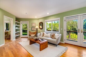 17389 Gehricke Rd in Sonoma, CA - Building Photo - Building Photo