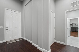 8858 Dramatic Gold Ave in Las Vegas, NV - Building Photo - Building Photo