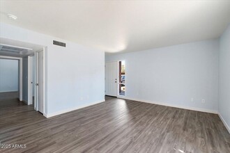 3810 N Maryvale Pkwy in Phoenix, AZ - Building Photo - Building Photo