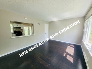 11941 Raymond Ave in St. Louis, MO - Building Photo - Building Photo