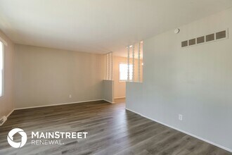 7718 NE 54th St in Kansas City, MO - Foto de edificio - Building Photo