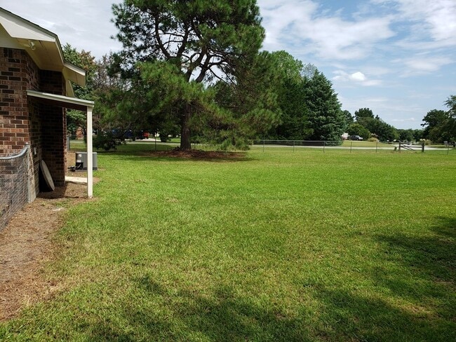 5050 Queen Chapel Rd in Dalzell, SC - Building Photo - Building Photo
