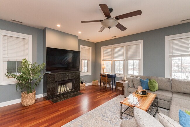 2239 N Lister Ave in Chicago, IL - Building Photo - Building Photo