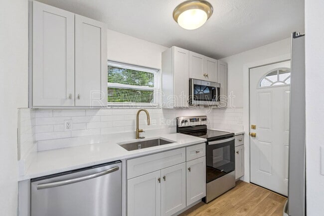property at 6905 1/2 N Duncan Ave