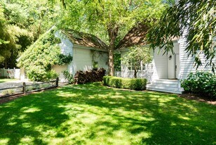 29 Meadows E in Bridgehampton, NY - Building Photo